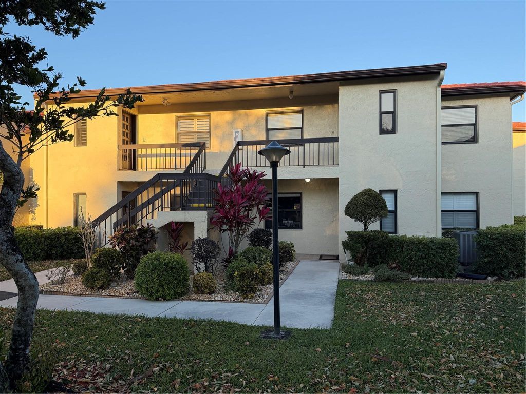 21217 Lago Circle 6-J, Boca Raton, FL 33433