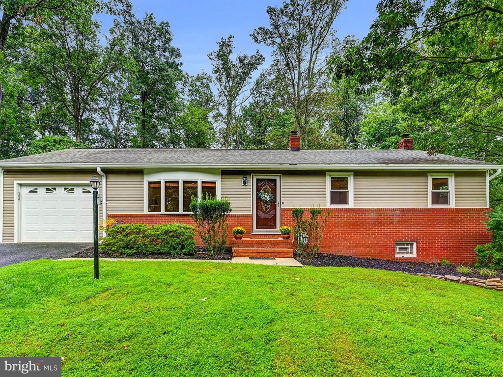 1303 HILLCREST DR, Sykesville, MD 21784