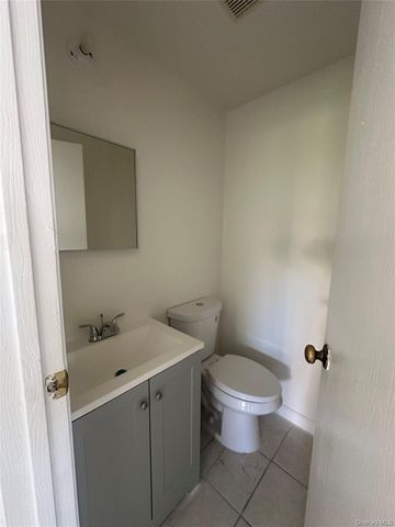 7 Maiden Lane, Ellenville, NY 12428