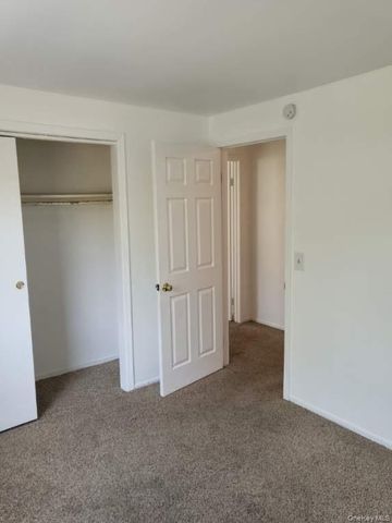 7 Maiden Lane, Ellenville, NY 12428