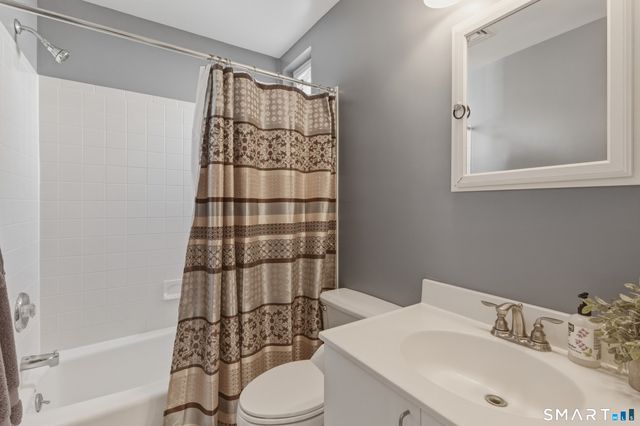 40 Oenoke Place APT 13, Stamford, CT 06907