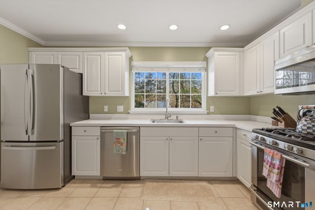 40 Oenoke Place APT 13, Stamford, CT 06907