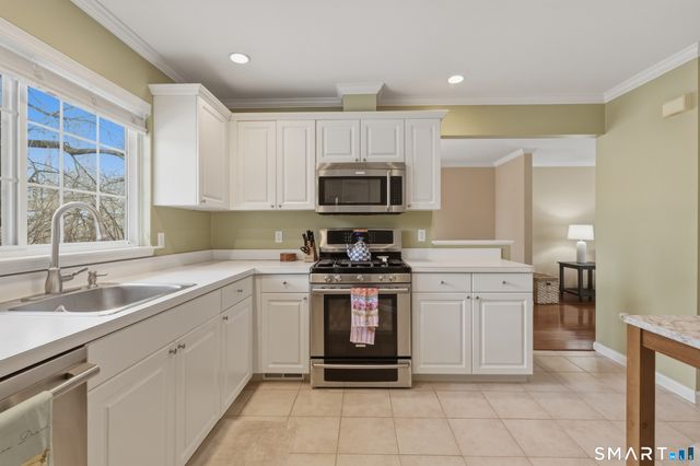 40 Oenoke Place APT 13, Stamford, CT 06907