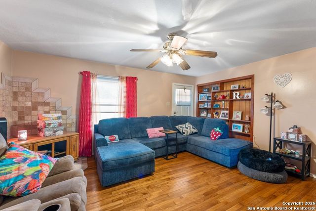 1226 Aaron Pl, San Antonio, TX 78221