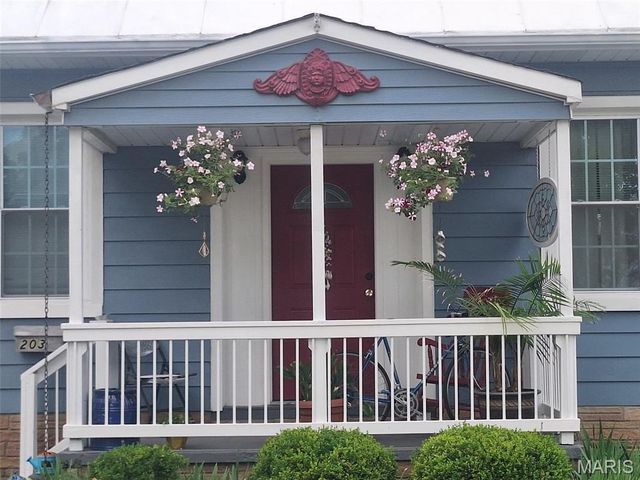 203 S Metter Avenue, Columbia, IL 62236