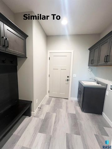 2801 S Maplewood Ave Avenue, Sioux Falls, SD 57110