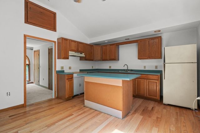 12 Baker Rd, Salisbury, MA 01952
