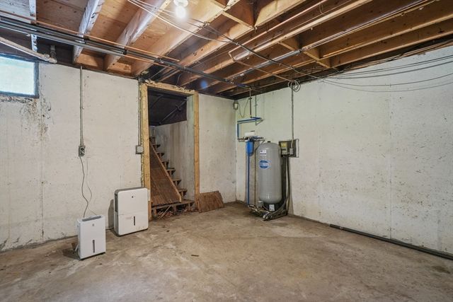 12 Baker Rd, Salisbury, MA 01952