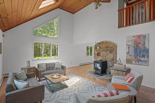 12 Baker Rd, Salisbury, MA 01952