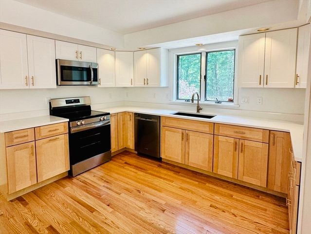 12 Baker Rd, Salisbury, MA 01952