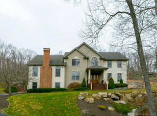 32 Village Drive, East Lyme, CT 06333