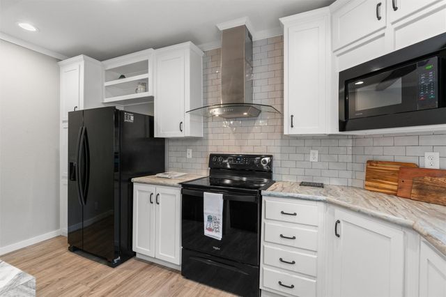 137 Scarlet Harts LN, Dale, TX 78616