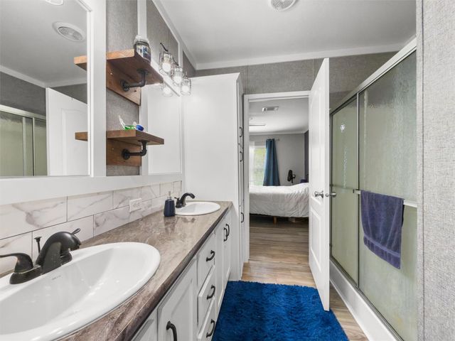 137 Scarlet Harts LN, Dale, TX 78616