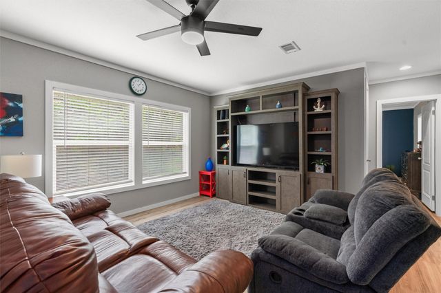 137 Scarlet Harts LN, Dale, TX 78616