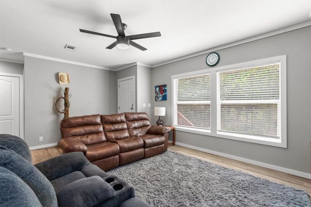 137 Scarlet Harts LN, Dale, TX 78616