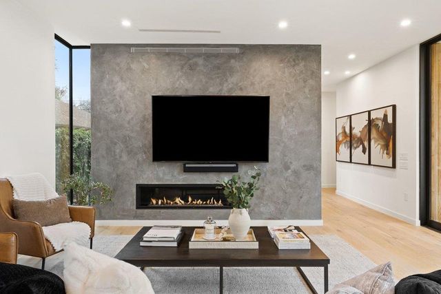 910 W Johanna ST, Austin, TX 78704