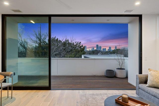 910 W Johanna ST, Austin, TX 78704