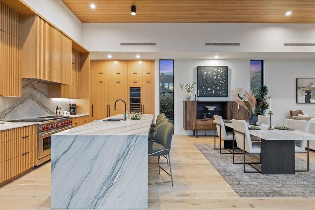 910 W Johanna ST, Austin, TX 78704