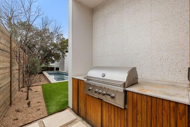 910 W Johanna ST, Austin, TX 78704