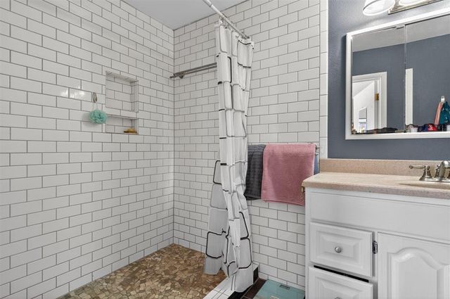 1300 SW 2nd Avenue, Waverly, IA 50677