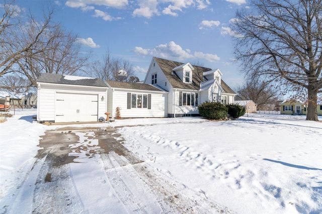 1300 SW 2nd Avenue, Waverly, IA 50677