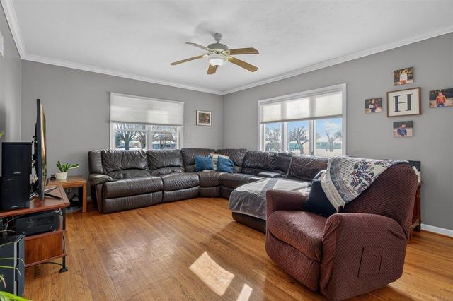 1300 SW 2nd Avenue, Waverly, IA 50677