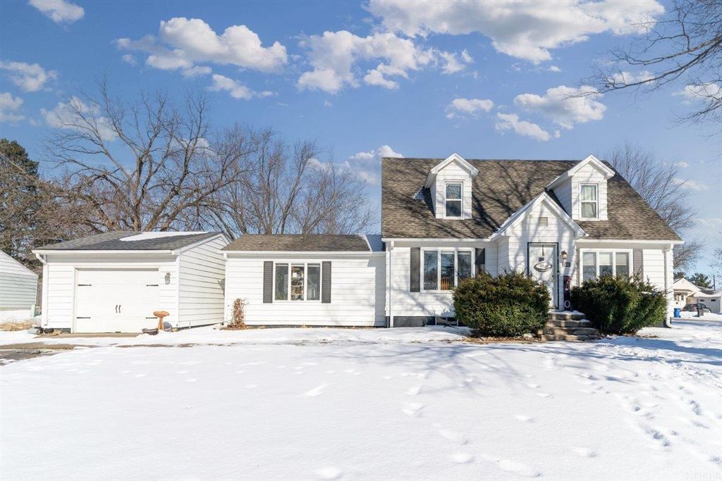 1300 SW 2nd Avenue, Waverly, IA 50677