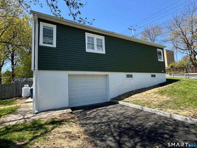 32 Ogden Street, West Haven, CT 06516