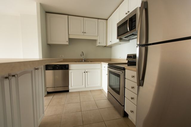 1749 N Wells Street 2102, Chicago, IL 60614