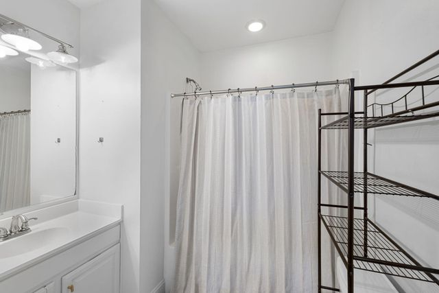24 Strawberry Lane Apt B, Charleston, SC 29403