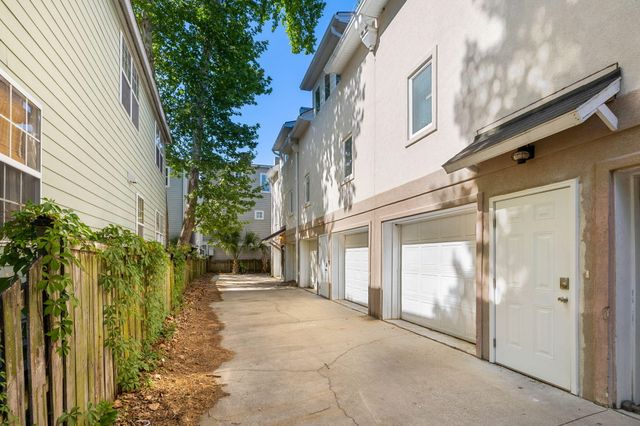 24 Strawberry Lane Apt B, Charleston, SC 29403