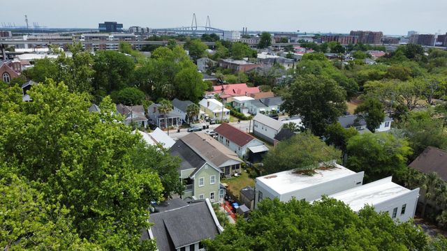 24 Strawberry Lane Apt B, Charleston, SC 29403