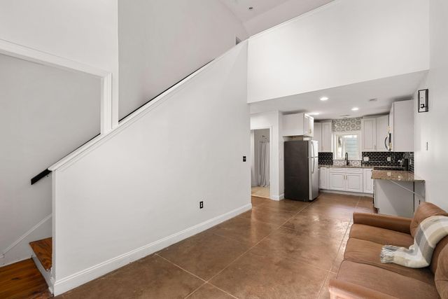 24 Strawberry Lane Apt B, Charleston, SC 29403