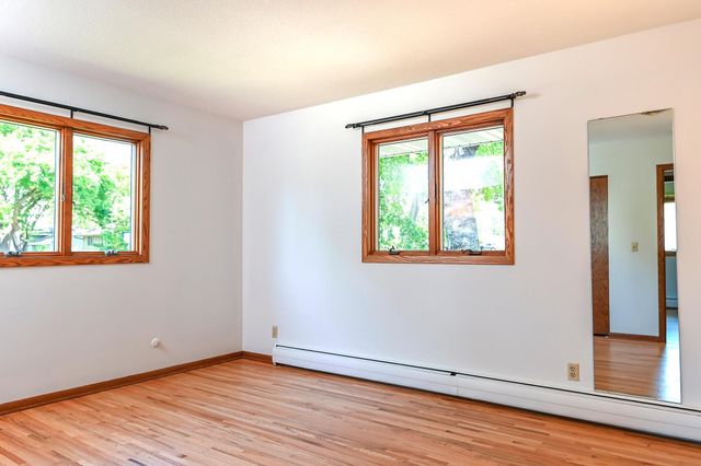 2101 Woods Lane, Burnsville, MN 55337