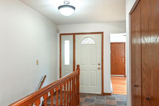 2101 Woods Lane, Burnsville, MN 55337