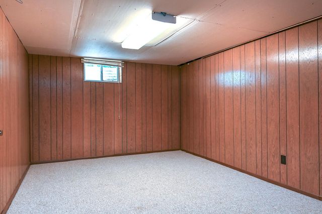 2101 Woods Lane, Burnsville, MN 55337