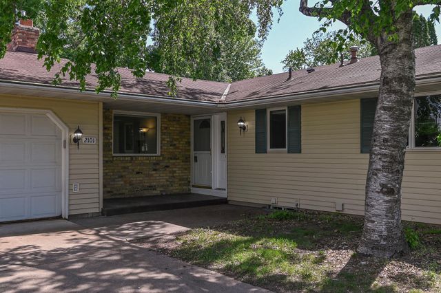 2101 Woods Lane, Burnsville, MN 55337