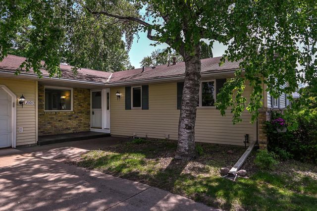 2101 Woods Lane, Burnsville, MN 55337
