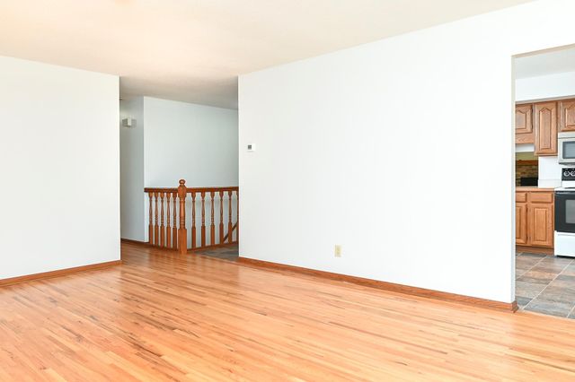 2101 Woods Lane, Burnsville, MN 55337