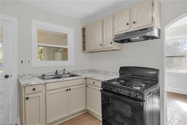 2907 NE Bon Air Avenue, Winston-salem, NC 27105