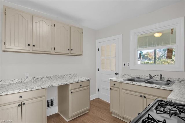 2907 NE Bon Air Avenue, Winston-salem, NC 27105