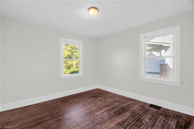 2907 NE Bon Air Avenue, Winston-salem, NC 27105