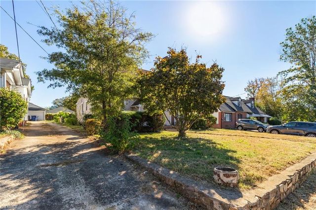 2907 NE Bon Air Avenue, Winston-salem, NC 27105