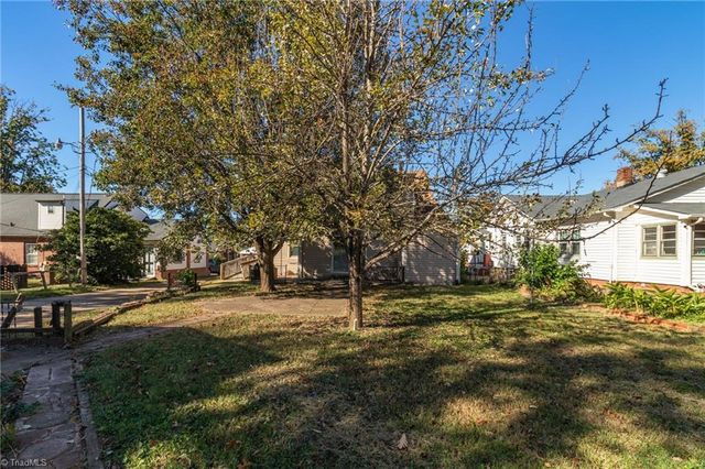 2907 NE Bon Air Avenue, Winston-salem, NC 27105