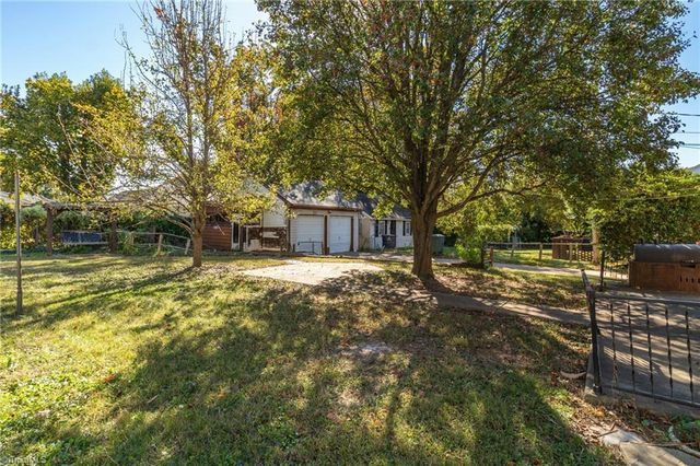 2907 NE Bon Air Avenue, Winston-salem, NC 27105