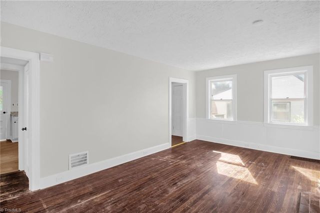 2907 NE Bon Air Avenue, Winston-salem, NC 27105