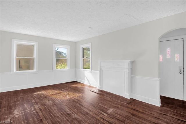 2907 NE Bon Air Avenue, Winston-salem, NC 27105