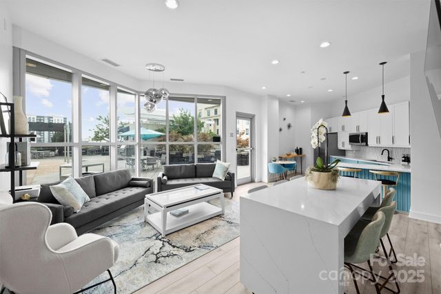 333 W Trade Street 1903, Charlotte, NC 28202