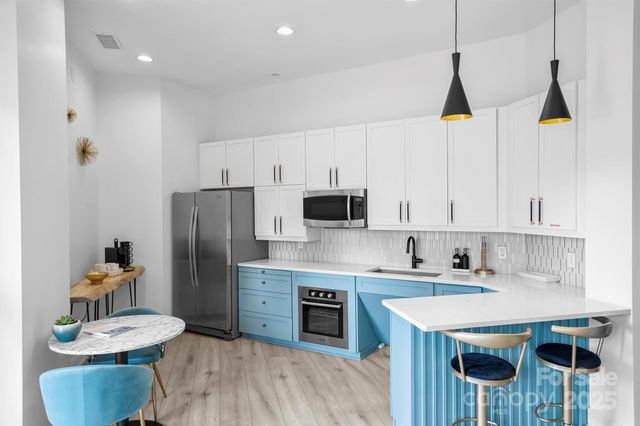 333 W Trade Street 1903, Charlotte, NC 28202