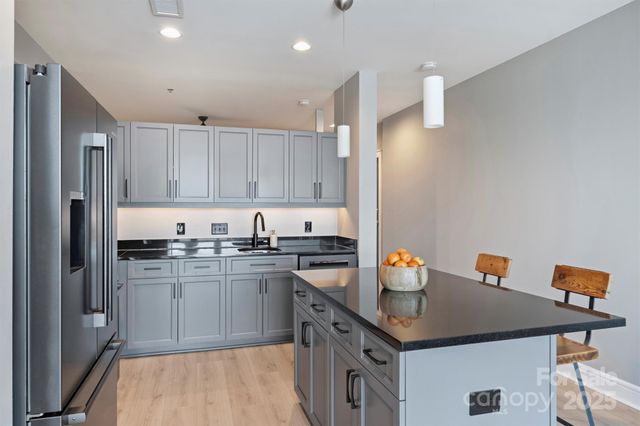 333 W Trade Street 1903, Charlotte, NC 28202